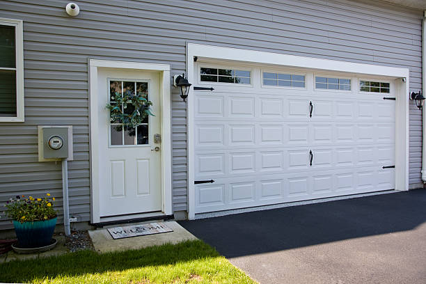 24/7 Emergency Garage Door Panel Replacement experts in Thruston, KY